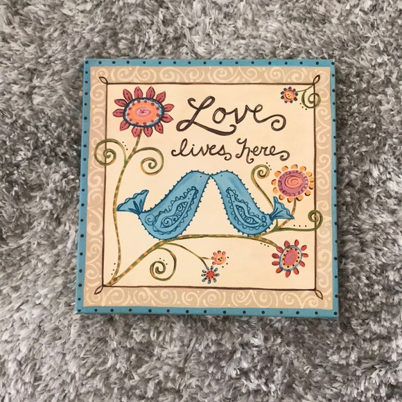 Beautiful canvas “Love lives here” - Picture 1 of 3